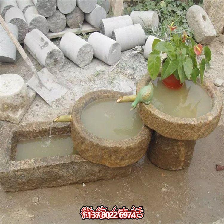 古老農村石槽流水魚缸，傳統擺件裝飾景觀