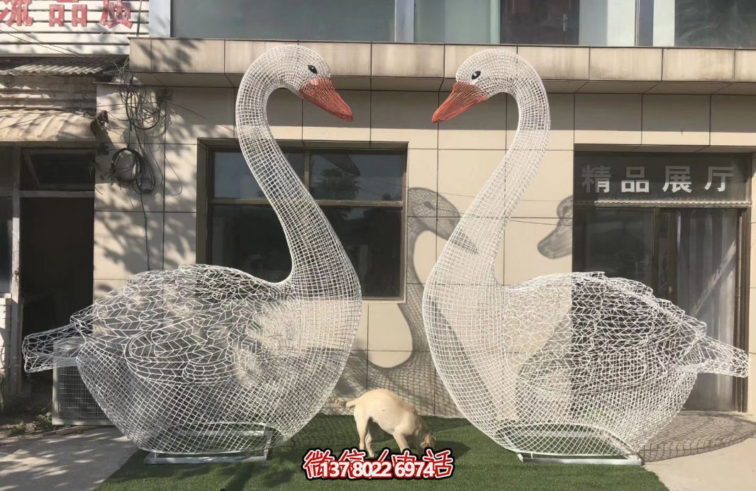 不銹鋼天鵝雕塑，給您的景區(qū)增添一抹優(yōu)雅氣息