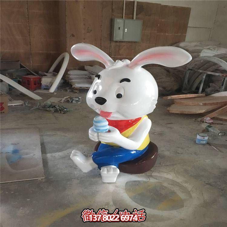 可愛小兔子玻璃鋼雕塑，點綴園林景觀