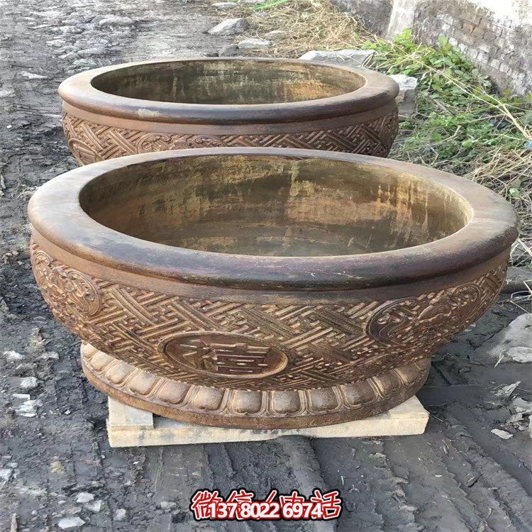 古典庭院魚缸，享受傳統文化的視覺盛宴