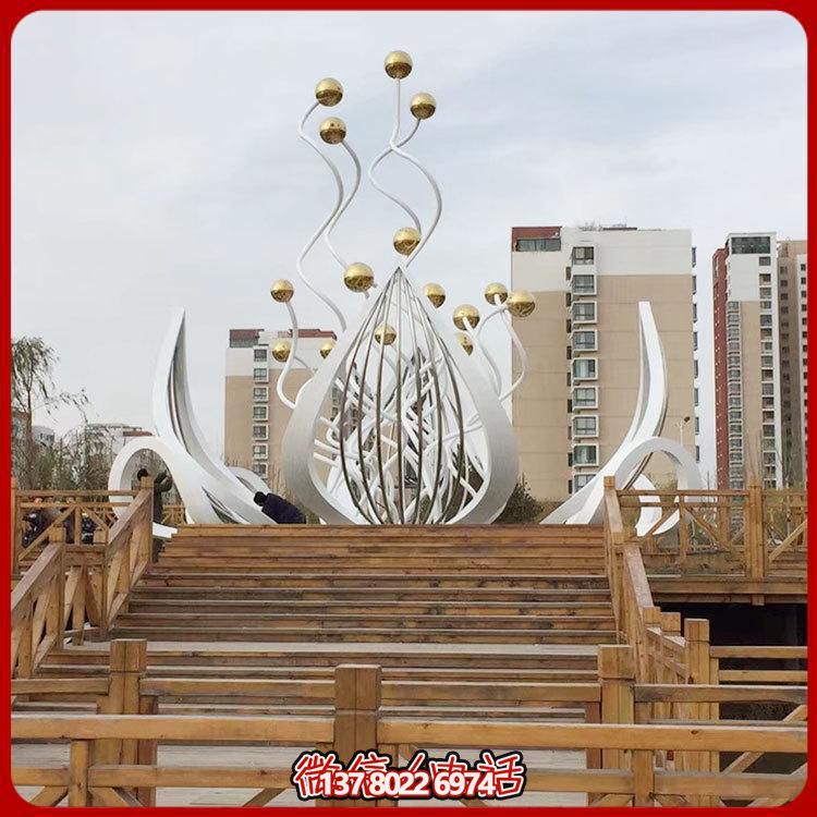 大型不銹鋼荷花雕塑，點綴美麗的景觀花園