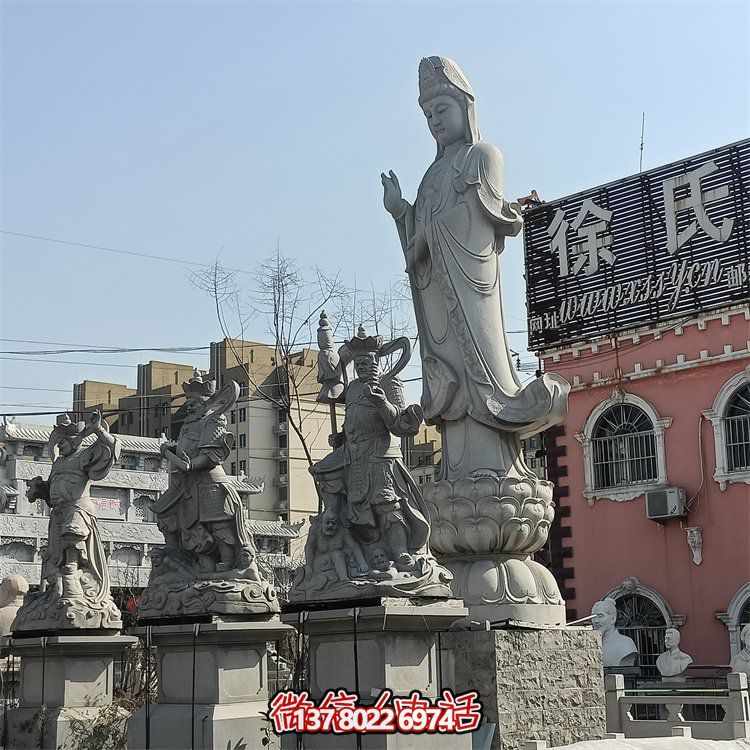 精美關公、佛像和石獅子雕刻，青石裝點美化廣場