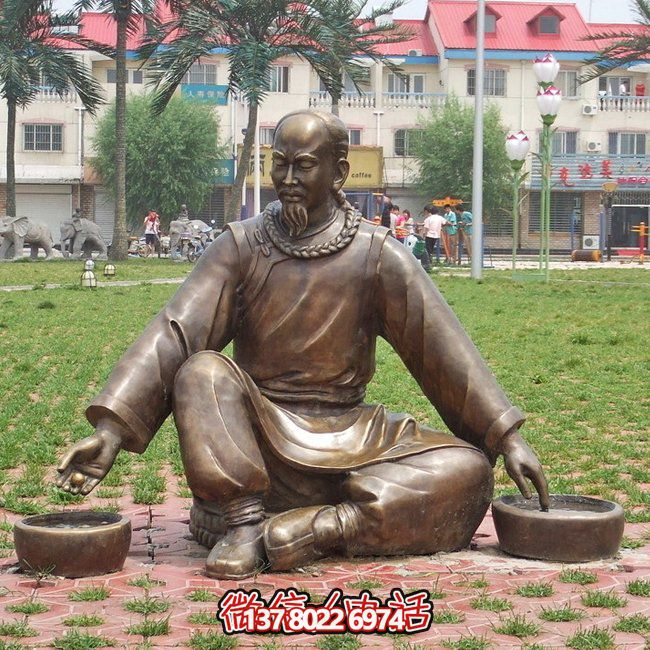 仿銅人物玻璃鋼景觀綠化草坪，提升公園創意氛圍