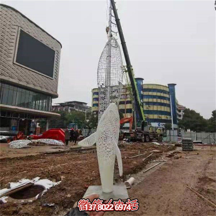 不銹鋼創意鏤空鯨魚雕塑，點綴園林景觀