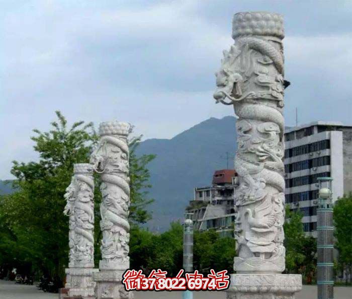 集大理石、石雕、龍柱于一體的大理景觀廣場