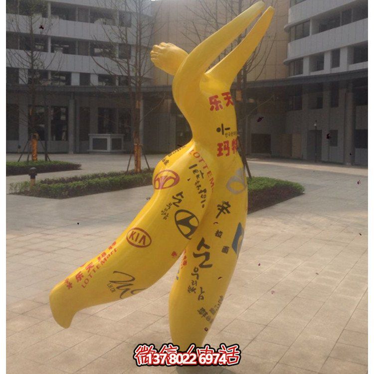 抽象人物玻璃鋼地標，點綴美麗的廣場