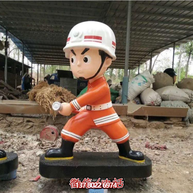 消防英雄銅雕塑像，為廣場添彩