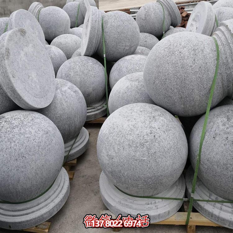 精美石雕車(chē)阻，點(diǎn)綴公園美景