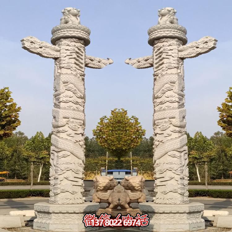 精美大理石手工雕刻龍紋華表雕塑，點綴廣場美景
