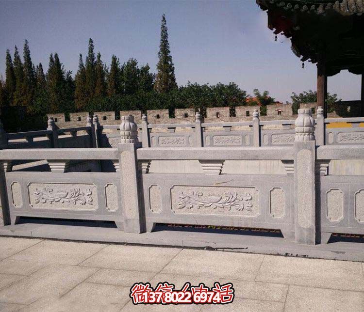 精美青石雕刻欄桿,為您的景區(qū)水池添彩 精美青石雕刻欄桿,為您的景區(qū)水池添彩