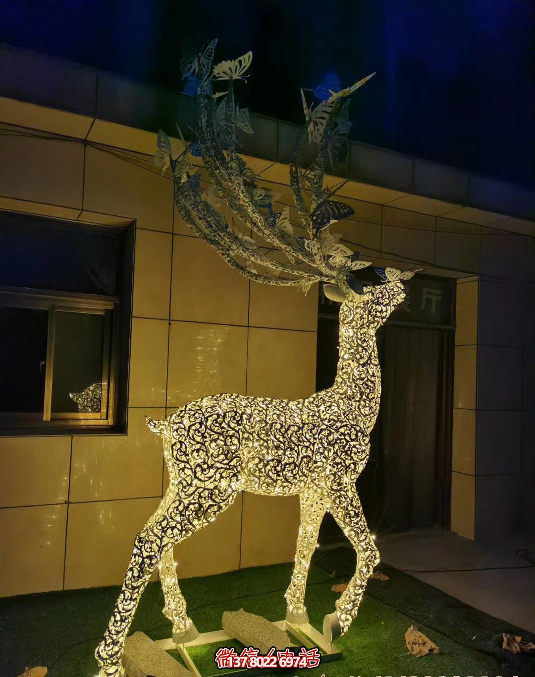 精美不銹鋼梅花鹿雕塑照明裝置，點綴廣場之美