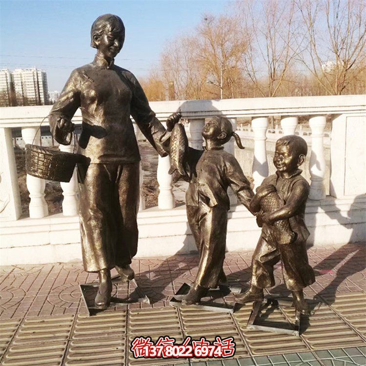 集合民俗小品、戶外街道情景及人物雕塑的主題公園