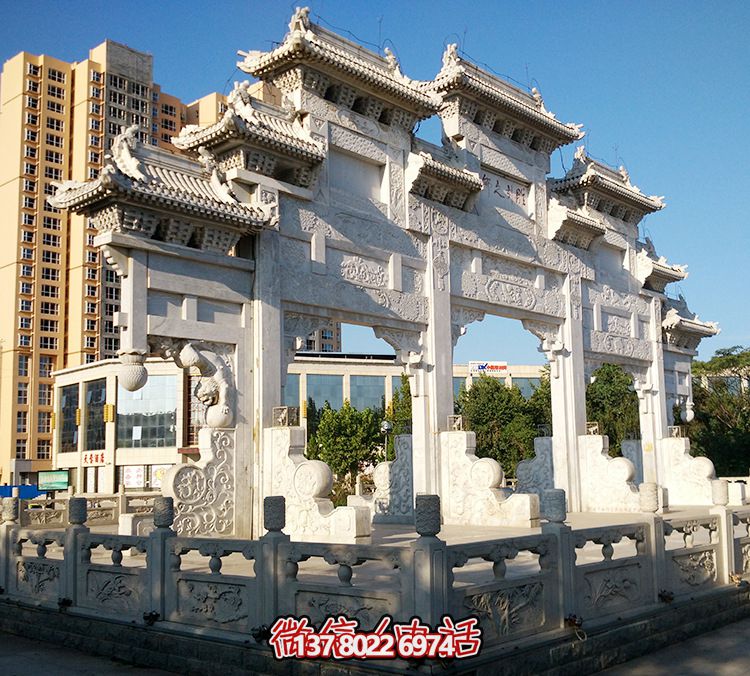精美石雕牌坊,給城市的小區(qū)增添了一抹精致的文化氣息 精美石雕牌坊,給城市的小區(qū)增添了一抹精致的文化氣息