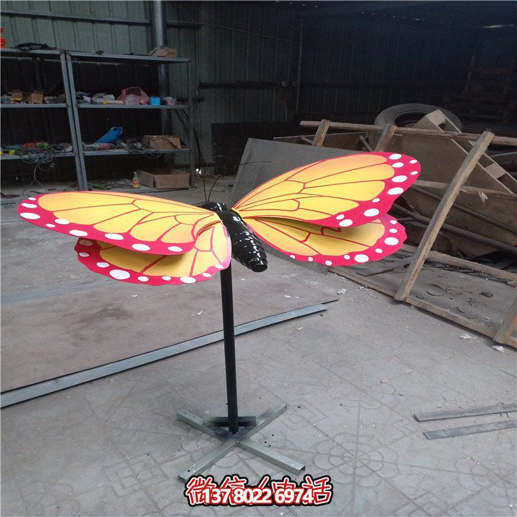 不銹鋼仿真蝴蝶雕塑，藝術性融入綠蔭公園