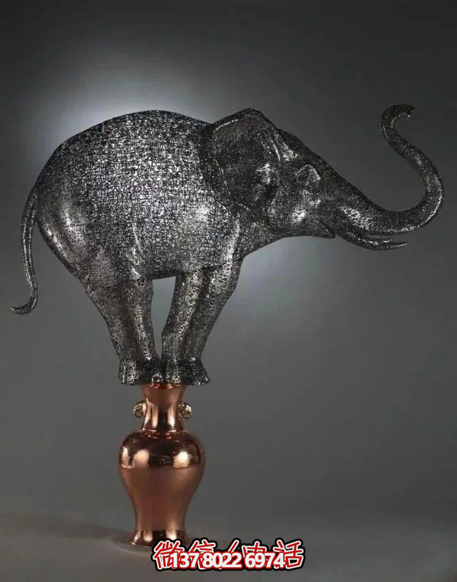 室內擺件不銹鋼站在花瓶上的象雕塑 室內擺件不銹鋼站在花瓶上的象雕塑